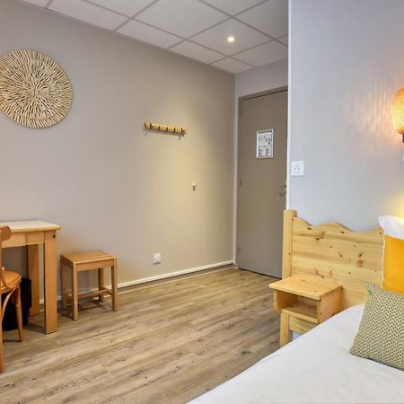Hotel Les Essarts, Ussim Vacances 瓦卢瓦尔 外观 照片