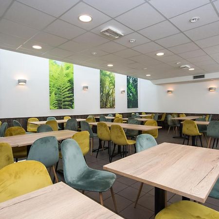 Hotel Les Essarts, Ussim Vacances 瓦卢瓦尔 外观 照片