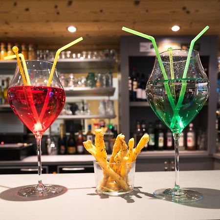 Hotel Les Essarts, Ussim Vacances 瓦卢瓦尔 外观 照片