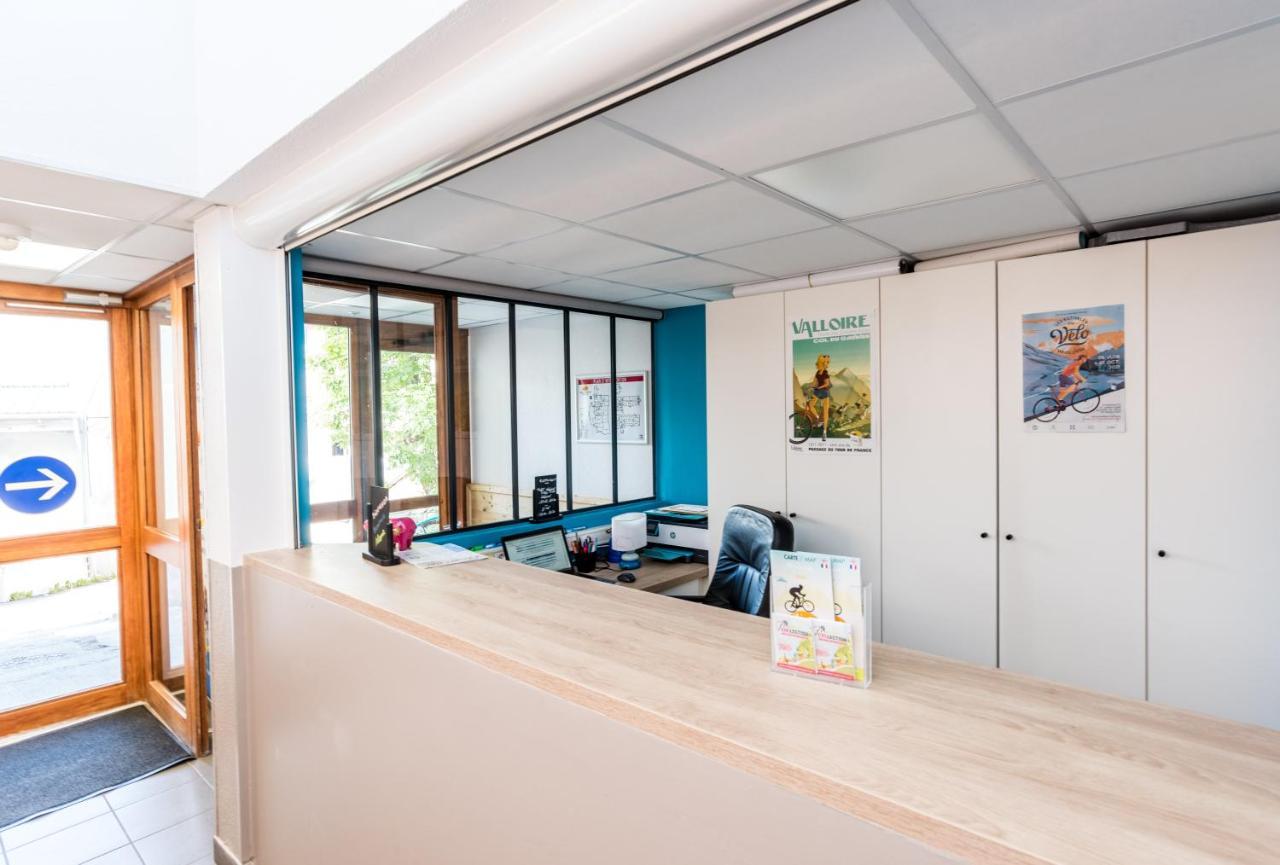 Hotel Les Essarts, Ussim Vacances 瓦卢瓦尔 外观 照片